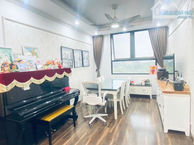 🏡 BÁN CĂN HỘ ĐẸP – CT9 VIỆT HƯNG 🌿  ✨ Diện tích: 83m² ✨ Thiết kế: 3 phòng ngủ – 2 s