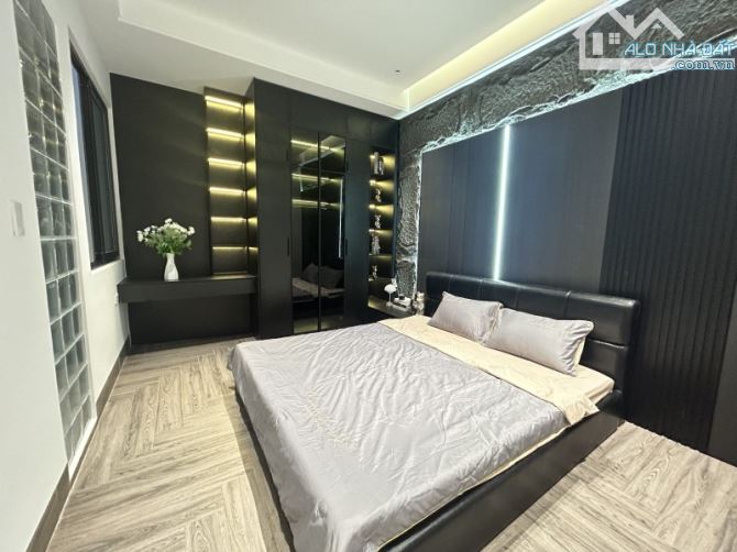 Siêu phẩm gần biển du lịch Nguyễn Tất Thành, Nhà đẹp 3 tầng sang trọng giá cực nét, 4.xx