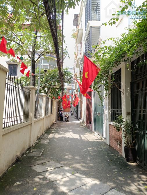 Bán nhà cũ 2 tầng Đống Đa, 53 m2 , gần Huỳnh Thúc Kháng