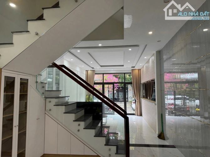Nhà 3 tầng mặt tiền đường Trần Xuân Lê, gần đường Hà Huy Tập