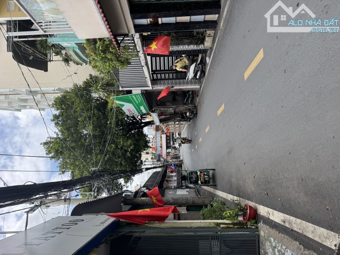 Bán nhà 2 lầu 51m2. Xe hơi tới nhà, cạnh Nguyễn Văn Linh 100m Nở hậu 5,2 dài 11 Chỉ 4,7 Tỷ