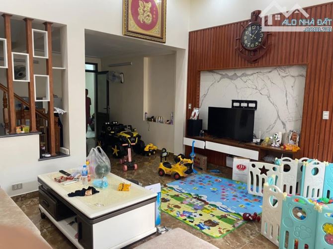 🏠Nhà 2,5 tầng mái Thái, full nội thất, ô tô đỗ cửa Quỳnh Cư – Hồng Bàng 96m2 giá 2,75 tỷ