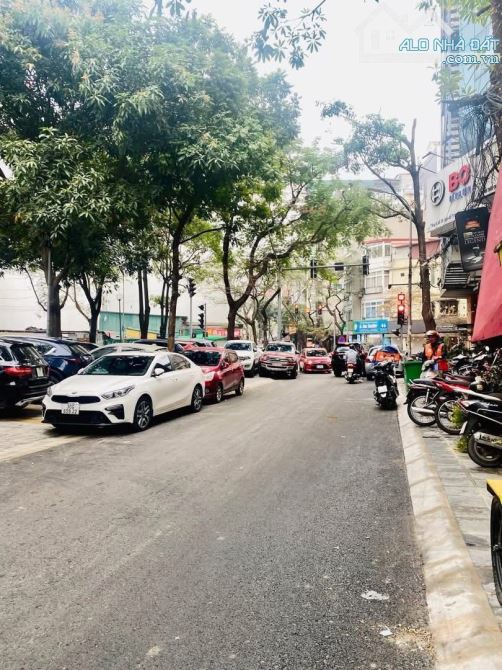 BÁN TOÀ VĂN PHÒNG 9 TẦNG LÔ GÓC PHỐ TRẦN THÁI TÔNG-DT 121M2 MT 11.3M-GIÁ 68.8 TỶ