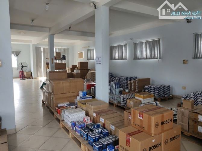 Bán gấp nhà đẹp ở ngay MTKD Lê Bôi, xe hơi ngủ nhà, 144m2, ngang khủng 9m, SHR, HCĐ.