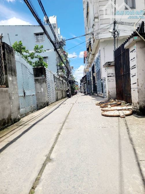 Bán gấp nhà đẹp ở ngay Phú Định, xe hơi ngủ nhà, 42m2, ngang khủng 5.2m, SHR, chỉ 4.99 tỷ.
