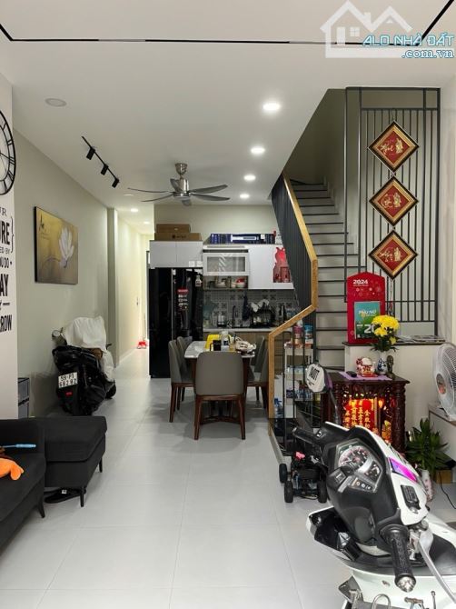 HẺM XE TẢI QUAY ĐẦU CÁCH 15M –NHÀ MỚI TINH –TẶNG FULL NỘI THẤT–74M2 - 3 TẦNG - NGAY AEO