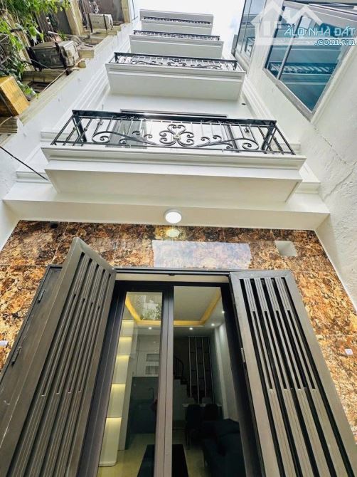 Bán nhà Kim Giang, Hoàng Mai, DT 35m2, 5 tầng, mới Kính kong, chỉ 8.1 tỷ