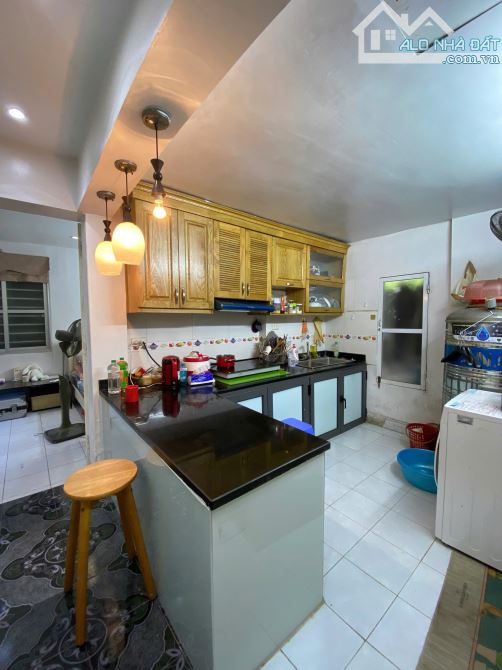 Cho thuê căn hộ tập thể tầng 3 ngõ 48 Ngọc Hồi, 60m2 x 2 ngủ, 1 wc, 6.5 Triệu/tháng