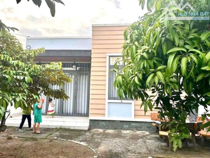 Nhà Vườn Thạnh Đức Bến Lức Long An đường ô tô 2 mặt tiền ngay trường học