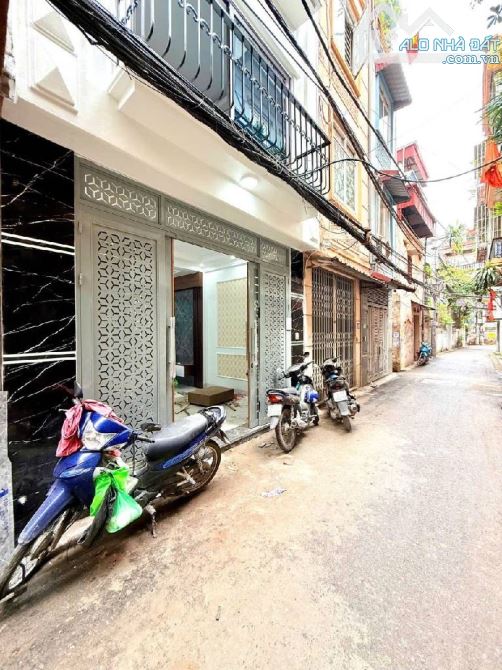 Bán nhà Tân Mai oto đỗ cửa, gần Hồ Đền Lừ, trường học. DT 30mx5T, MT 3.5m, sổ vuông đẹp