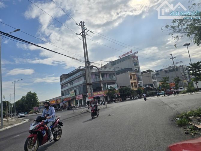 Lô Đất Nhìn VEW Hồ  Lãm làng, Vân Dương