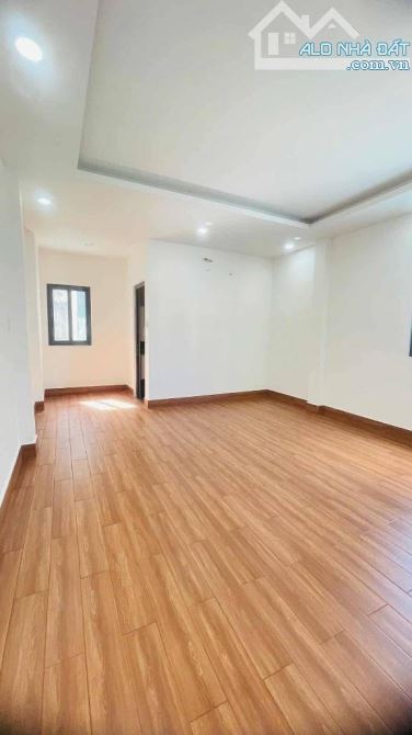 BÁN GẤP NHÀ Đường 8m TRẦN VĂN HOÀNG, 100m2, 4.7x26, 4 Tầng Đúc, giá 14 tỷ hơn.