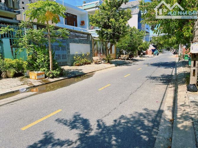 BÁN ĐẤT TẶNG NHÀ 2 TẦNG - MẶT TIỀN LÊ VĂN THỨ - VÀI BƯỚC TỚI BIỂN