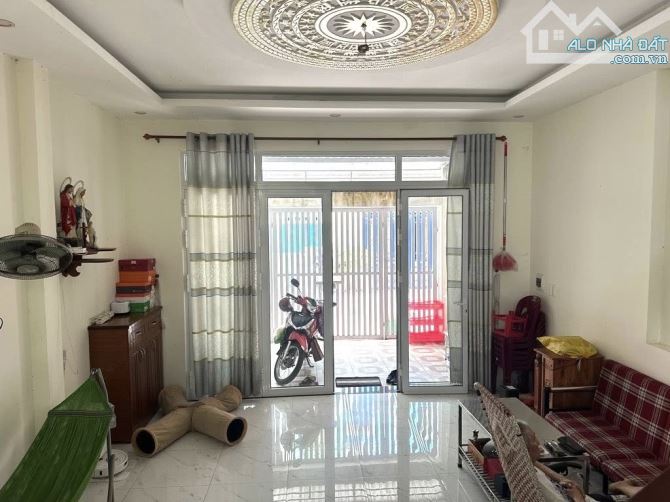Nhà 3 Tầng hẻm 7m 1/ ngắn đường THẠNH LỘC 22, An Phú Đông, Q12, DT 91m2 (5 x 18).