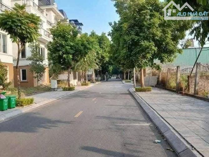 Cần bán đất dịch vụ trôi , dt 67m , mặt tiền 4,85m , view biệt thự lideco