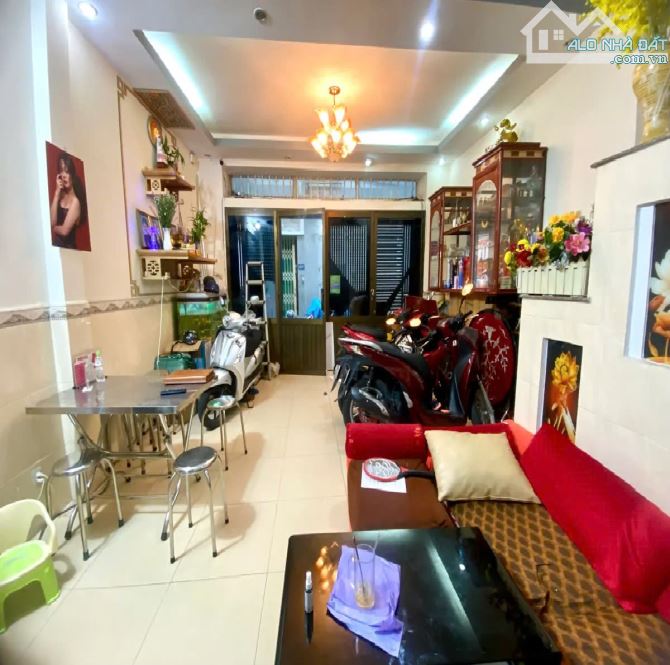 Nhà Cao Thắng – QUẬN 1O – Sổ vuông 5.2 x 11 m - 4 Tầng - Cho thuê 192 tr - Giá 13 tỷ