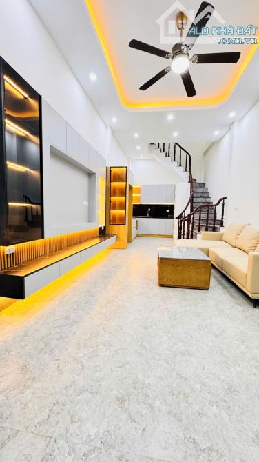 SIÊU PHẨM NHÀ KHUÔN VÀNG THƯỚC NGỌC LUNG LINH TẠI KHƯƠNG HẠ 40M CHỈ HƠN 8 TỎI - KHÁCH XEM