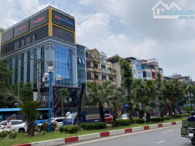 BÁN SIÊU PHẨM TÒA VĂN PHÒNG VIP MẶT PHỐ HOÀNG QUỐC VIỆT-DT 117M2 5T MT 11.5M-GIÁ 76.8 TỶ