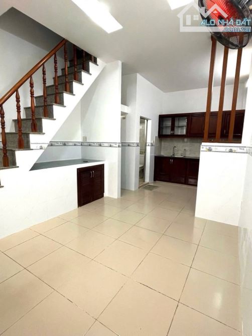 Nhà 22m2, 2 tầng, gần mặt tiền đường Âu Cơ, Tân Phú, chỉ 3tỷ.