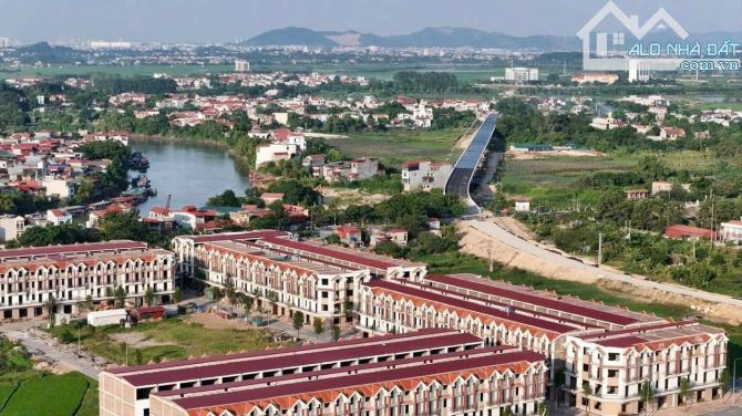 Bán Nhà Góc . Vạn Phúc . dt 98m . mt 6m . hướng ĐB & TB . giá 6 ty 880