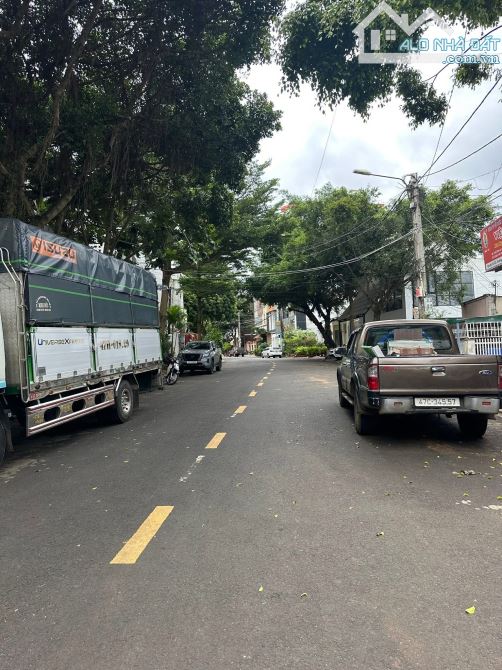 HIẾM🔥 Mặt tiền rộng 300m2 đường Y Jut