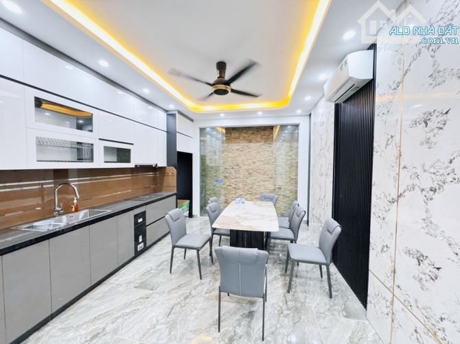 Bán Nhà Đẹp Của Bác Sĩ , Kim Giang Vài Mét Ra Đường To 42m 5 Tầng MT 4,5m, Giá Chỉ 6,12 Tỷ