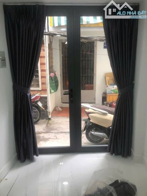Nhà mới sát MT CMT8 quận 3 phù hợp ở hoặc cho thuê