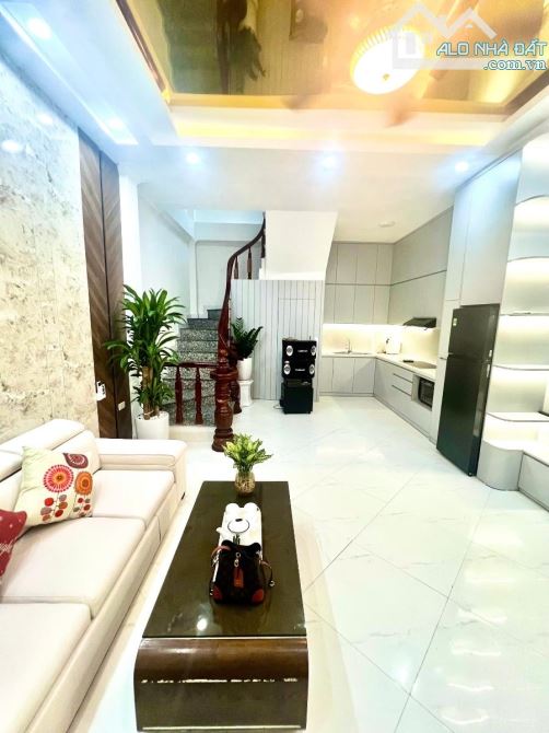 Nhà ở Trường Chinh 50m2, gần học viện Ngân Hàng, dân xây full nội thất đẹp,