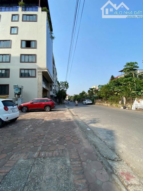 NGÔ GIA TỰ DÂN XÂY 65M , VỈA HÈ , XE 16 CHỖ DỪNG ĐỖ NGÀY ĐÊM GIÁ CHỈ  NHỈNH 15 TỶ