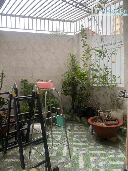 Bán nhà 2 Tầng, Trần Trọng Cung, Quận 7. DT 100m2, ngang 5m, xe hơi đỗ cửa. Nhỉnh 11 tỷ - 10
