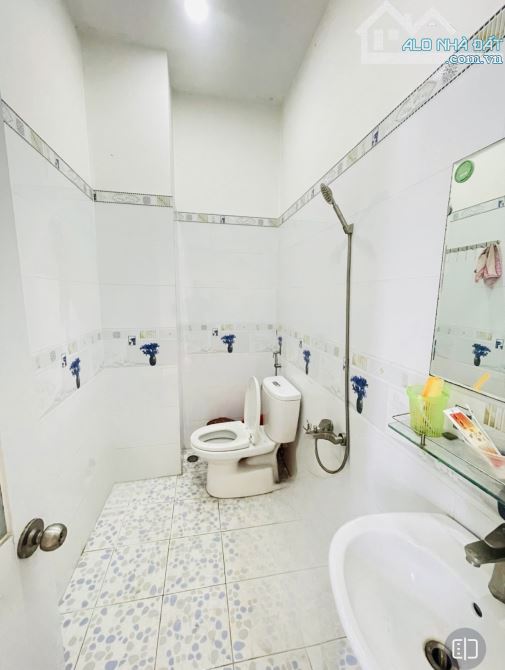 Bán Nhà Hóc Môn -174 M2 ( 7.6 x 23 ) - 4Tầng - HXH -  Chỉ 8Tỷ. - 10