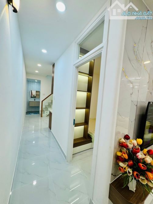 Ô Tô đậu cửa, đường Ni Sư Huỳnh Liên, Tân Bình, 56m2, 2 Tầng, 4/4,3m x 13,2m,chỉ 5 tỷ 7 - 10