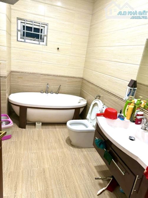 🏡 CMT8, HẺM XE HƠI, 60M2, 4 TẦNG, 4 PN, 4 WC. GIÁ: 10,5 TỶ🏡 - 11