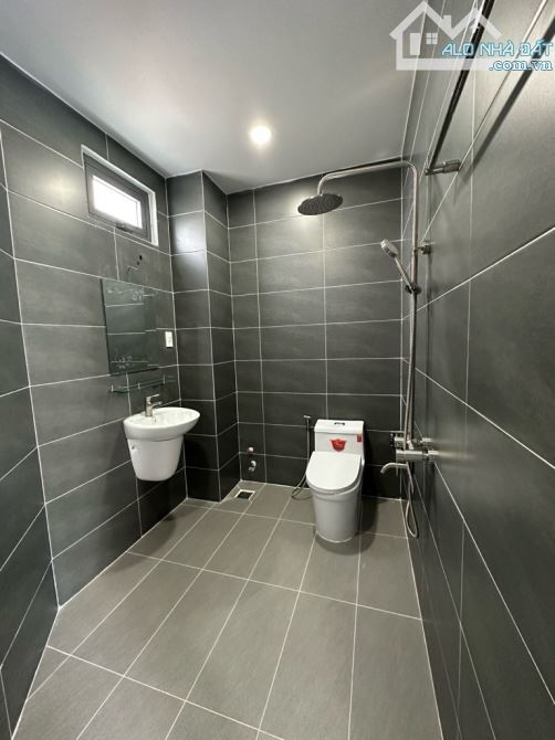 LÔ GÓC 2 MẶT TIỀN – NHÀ 4 TẦNG BTCT – 68M² – HẺM XE HƠI – GIÁ 7.5 TỶ - 11