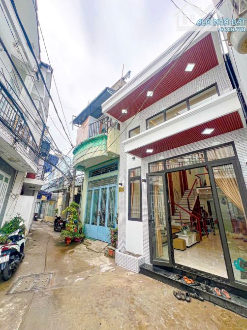 BÁN NHÀ TRỆT LỬNG MỚI HIỆN ĐẠI RỘNG 3 PHÒNG NGỦ CÓ SẴN NỘI THẤT HẺM 90 HÙNG VƯƠNG TPCT - 1