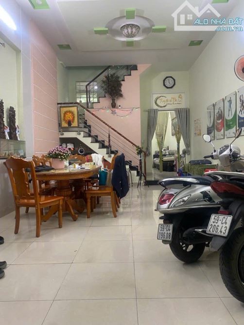Bán nhà 2 Tầng, Trần Trọng Cung, Quận 7. DT 100m2, ngang 5m, xe hơi đỗ cửa. Nhỉnh 11 tỷ - 1