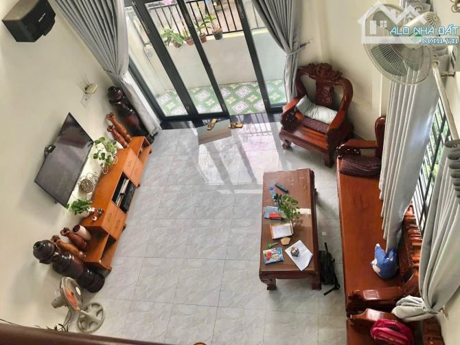 Góc 2 mặt tiền gần chợ Vườn Lài, ĐH Nguyễn Tất Thành, Q12. 12*17m, 4tầng, chỉ 8.8tỷ - 1
