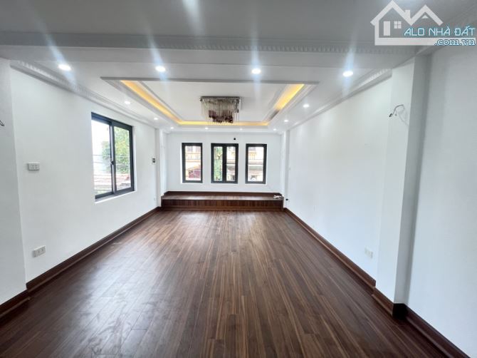 Bán Nhà Yên Mỹ - Thanh Trì lô góc 5 tầng gara ô tô chỉ hơn 5 tỷ - 1