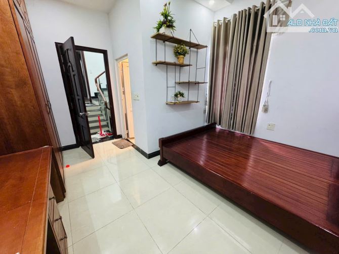 Cho thuê nhà MT Gần Tô Hiệu, 4x16. 4PN 5wc, full nội thất 17 triệu - 1