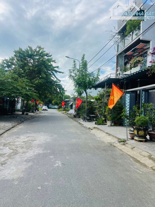 Dãy trọ 5 phòng Thạch Sơn 7, Hoà Hiệp Nam, Liên Chiểu. Sau lưng toà chung cư đang khởi côn - 1