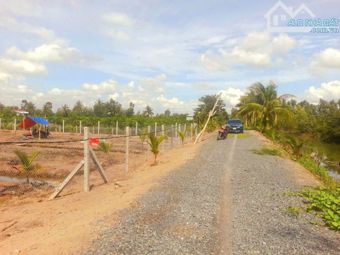 Chỉ 450tr sở hữu 500m2 đất vườn Chuyển Thổ View Kênh - 1