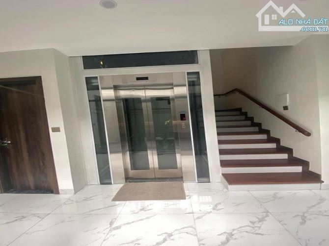 Hàng hiếm! Căn góc 9T kinh doanh phố Hoàng Cầu oto đỗ cửa, vỉa hè rộng, gần mặt hồ 102m2 - 1