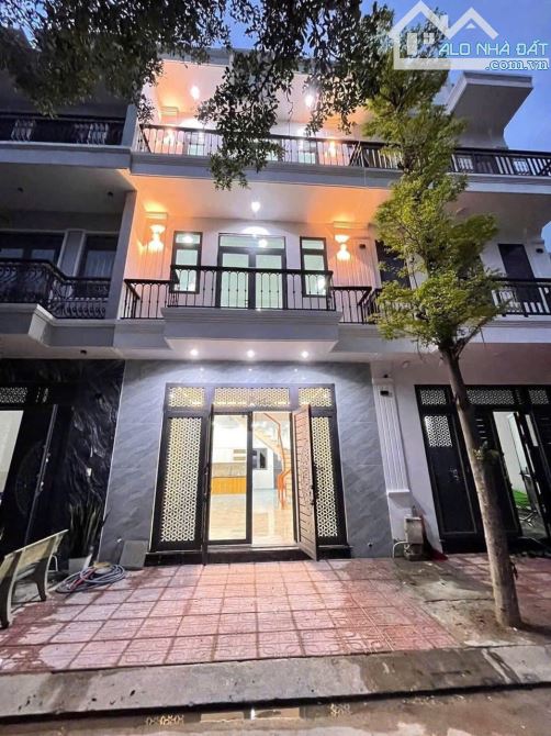Cho thuê nhà 1 trệt 2 lầu đầy đủ nội thất An Phú,Thuận An, Bình Dương. GIÁ 11TR - 1