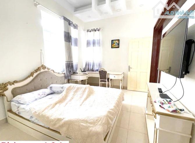 Bán gấp biệt thự KDC Trung Sơn, view giáp sông, liền kề Phú Mỹ Hưng