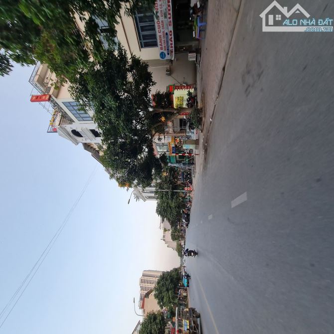 2x tỷ có lô góc 255m2 3 ô tô tránh tại Đông Dư, Gia Lâm, Hà Nội. Lh - 1