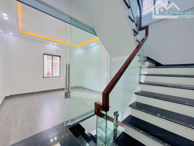 Bán nhà 4 tầng xây mới độc lập ô tô ra vào phố Thiên Lôi - 1