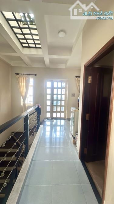 BÁN GẤP GIẢI NHÀ TRỌ HẺM ĐƯỜNG NGUYỄN VĂN QUỲ ,QUẬN 7 DT 362M2 ,GIÁ 21 tỷ - 1