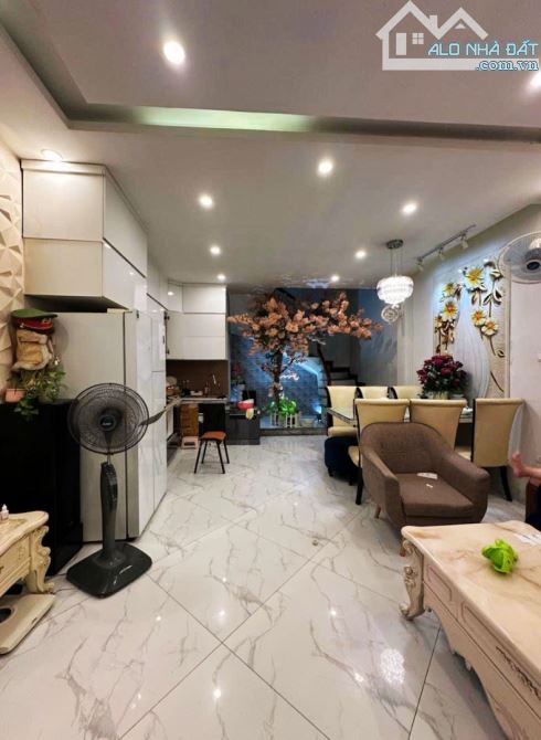 HIẾM CÓ! Bán nhà gần Xã Đàn Đống Đa 95m2 x 4T, MT 9m. Giá chỉ 28.5 tỷ - 1
