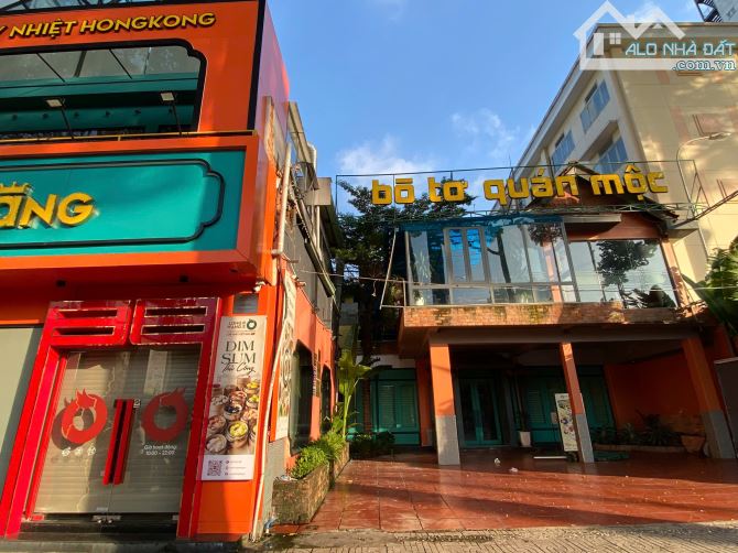 Bán mặt tiền Nguyễn Chí Thanh gần BV Chợ Rẫy, Quận 5. DT: 5.65x26.2m, 3 tầng. Giá: 41.5 tỷ - 1