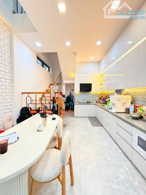 ĐỊNH CƯ Bán Nhà 5 Tầng Cực Đẹp Huỳnh Văn Bánh, 45m2, 7.5 Tỷ - 1